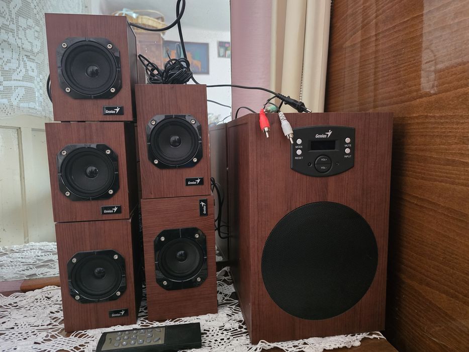 Vand sistem audio genius , 5 boxe plus subwoofer .