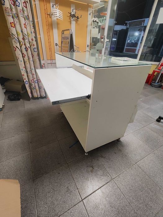 Шкафове за магазин