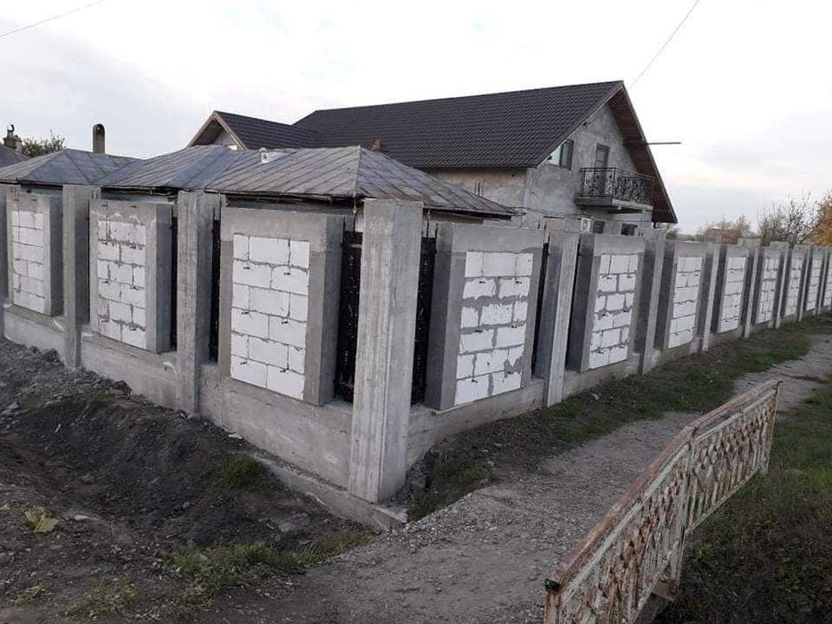 Garduri si porti din panou stil jaluzele, sipca metalica, plasa si BCA