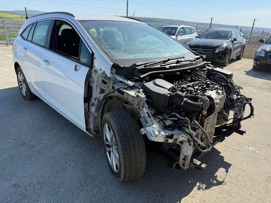 Dezmembrez Opel astra k break alb 2018 1.6 cdti B16DTE
