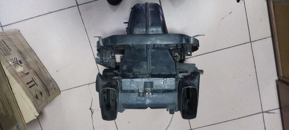 Корпус печки 124 мерседес