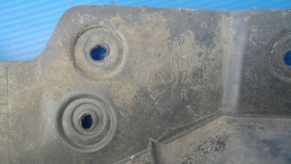 aparatoare noroi dreapta fata mitsubishi l200 2004-2015 mn117448