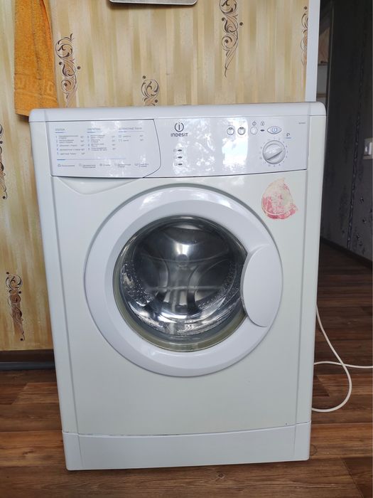 Продам стиральную машину Indesit