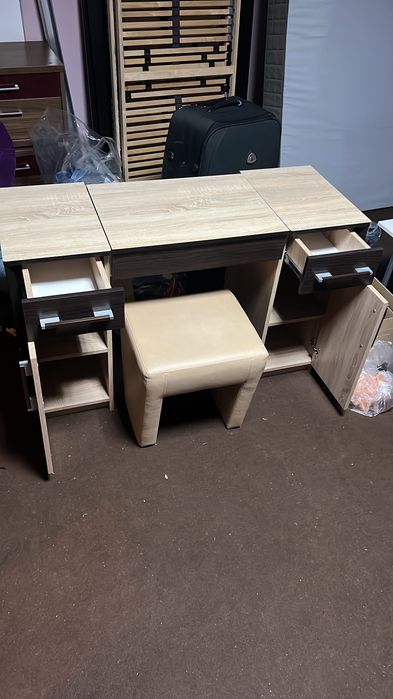 Măsuța make UP cu taburet inclus