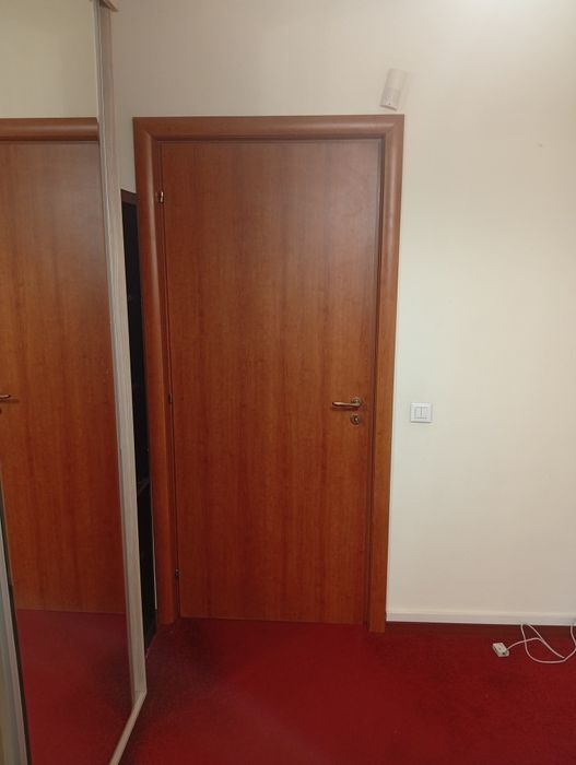 Vând uși de interior