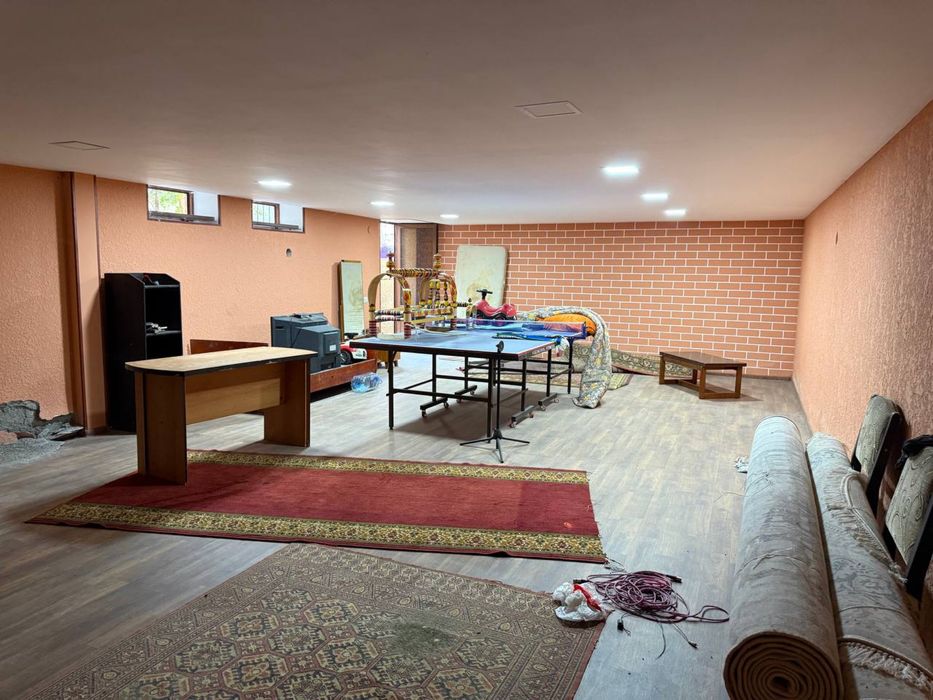 Эски шахар 50 йиллик светофор енида.