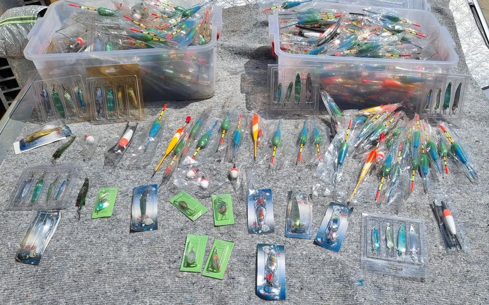 Lingurite pescuit și plute mici și mari