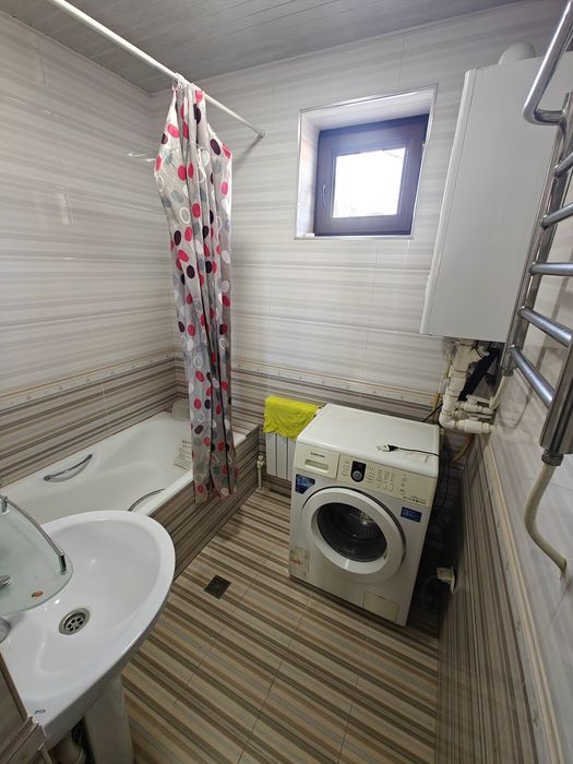 Сдается 2х комнатная своя квартира.  Адрес: Рядом с ТРЦ Атлас