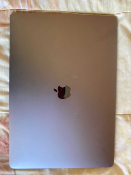 MacBook Pro 15" (A1707) – Изключително запазен + Пълен комплект