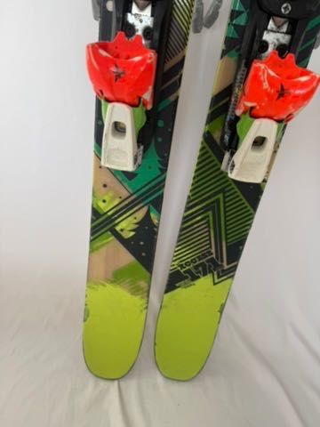 Ski Schiuri twin-tip / park / all-mountain Atomic Punx 174 cm