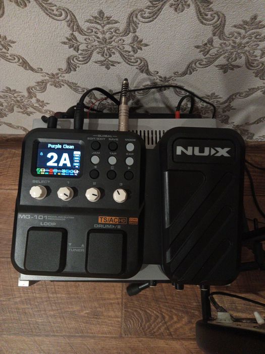 Электрогитара Cort G100 + гитарный процесор NUX-MG101