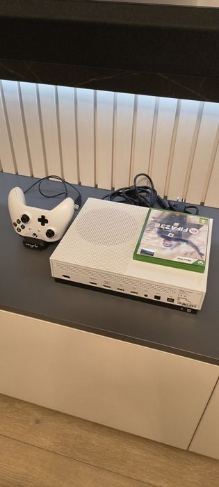 Xbox One S + 1 controller