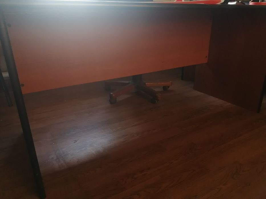 Стол письменный для офиса