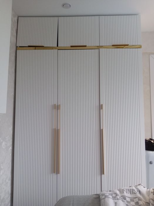 Продам плательный шкаф. Белый МДФ.