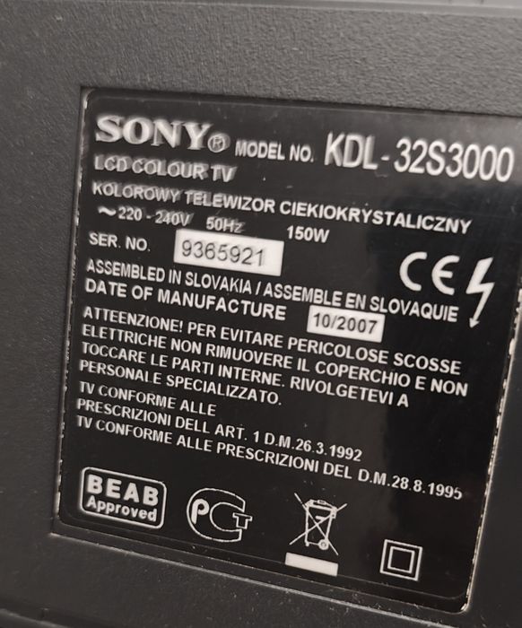 Televizorul Sony Bravia, cu o diagonala de 82 cm, modelul KDL-32S3000, cumpărat de nou din Spania