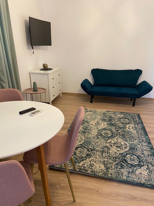 Inchiriez garsoniera Bloc nou