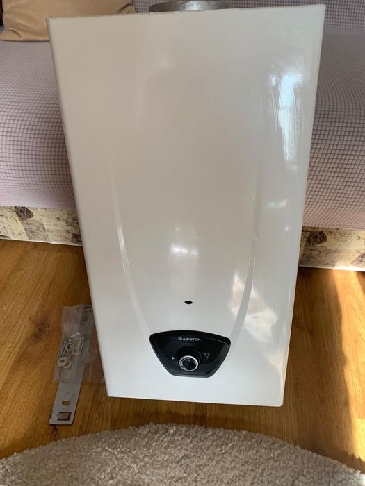 Vand centrala Ariston instant