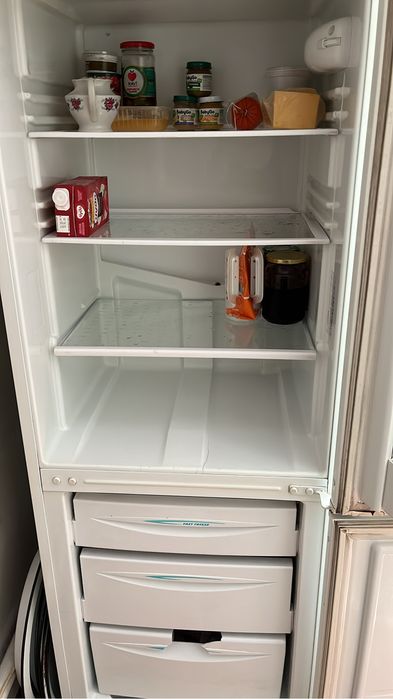 Продам холодильник Indesit б/у состояние хороший