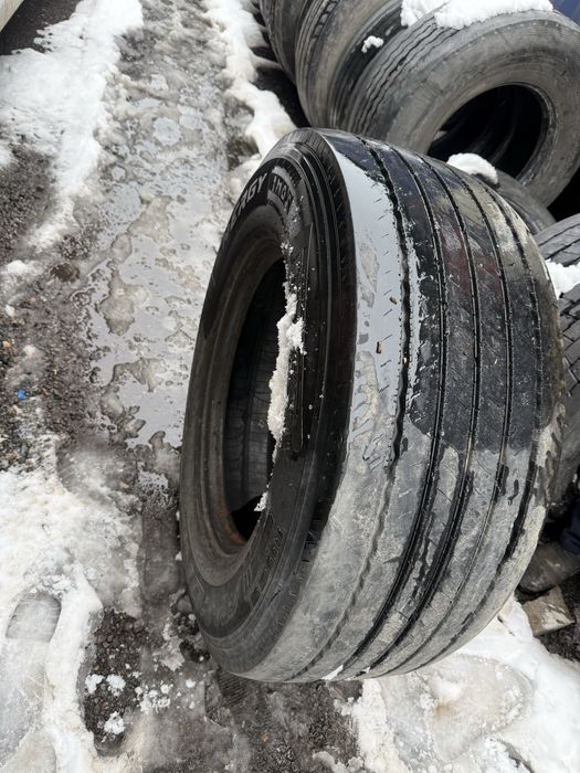 Продам болоны , шины , резина .