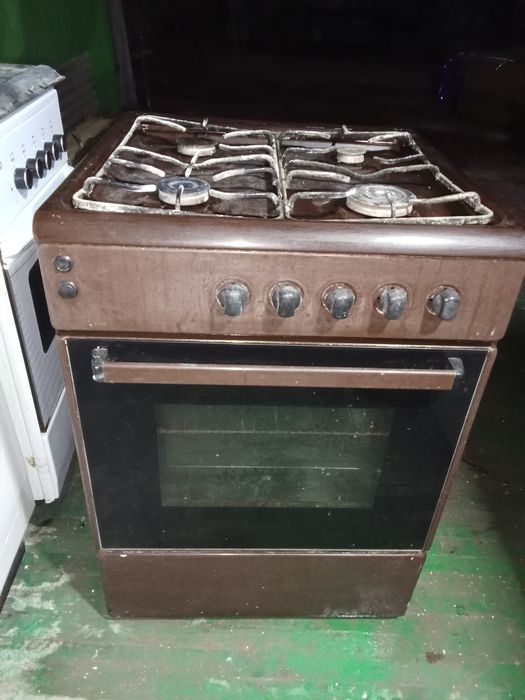 Артель газовая плита рабочая продается.