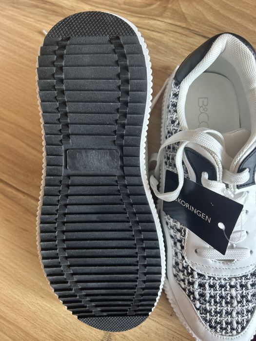 Спортни бели обувки