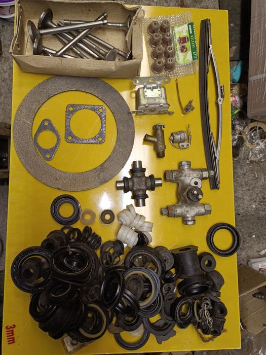 Запчасти на москвич продам