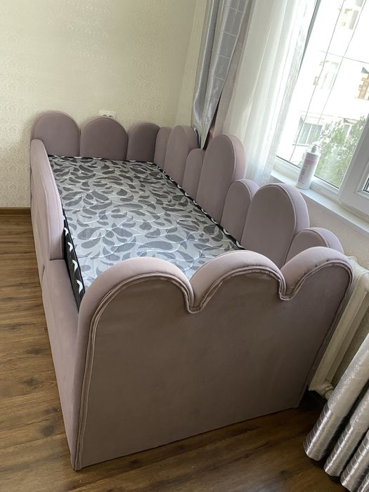 Кровать детская с двумя выдвижными ящиками