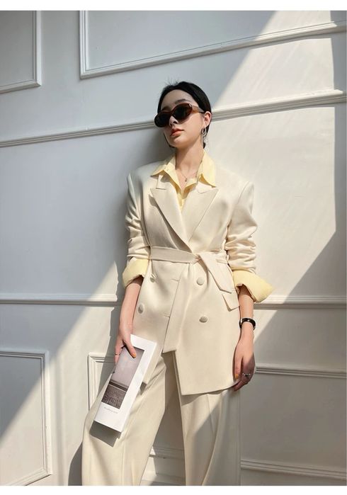 Женский брючный костюм