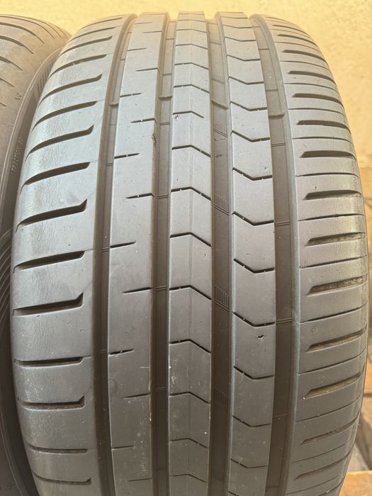 Автомобилни гуми 245 45 17 Vredestein