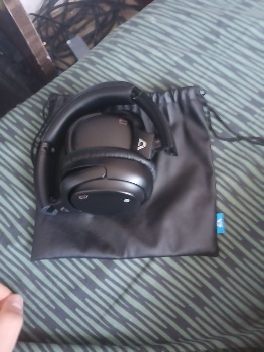 Casti gaming noi merg la mobil/pc fir/wireless vin incluse cu cablu de conectare cablu de incarcare si husa care e din piele