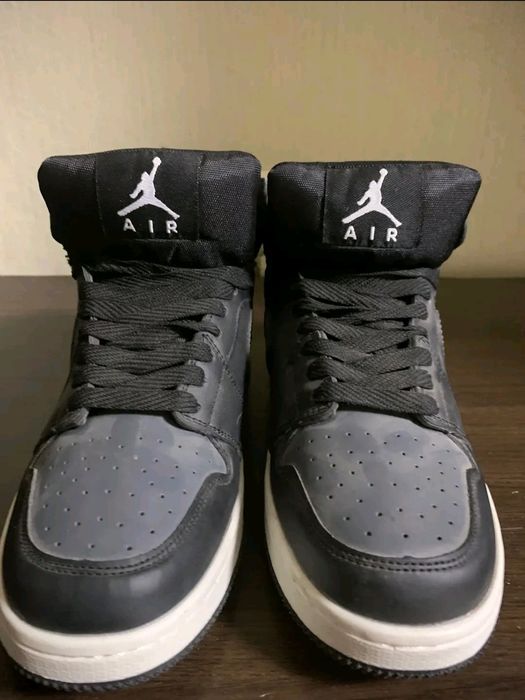 Кросовки на весну.Для мальчиков и девочек.оригинальные.39 размер.