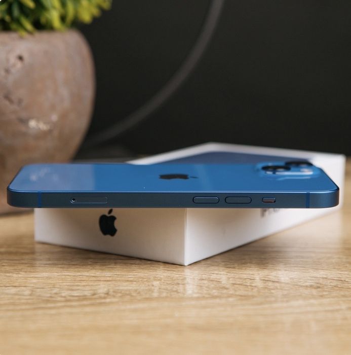 iPhone 13 с гарантией в идиальном состоянии
