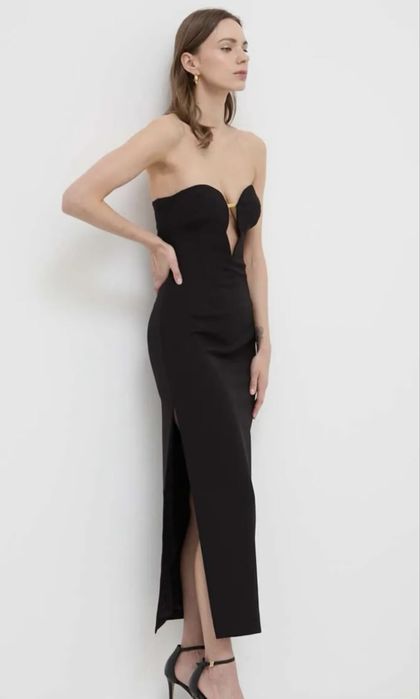 Миди черна рокля с деколте