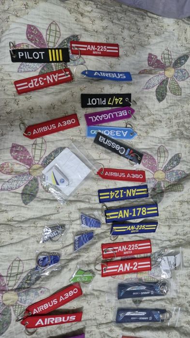 Брелки, ремувки, коврики, сумочки на самолетную тему