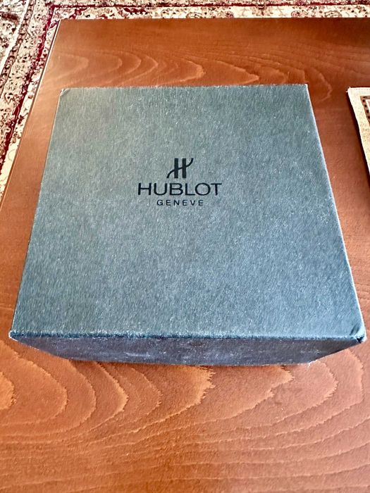 Продават се златни часовници 750*