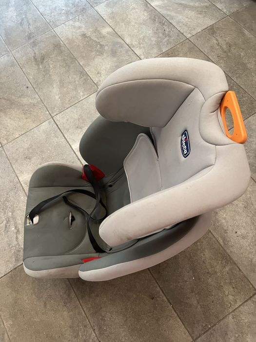 Scaun Chicco pentru copil, de masina