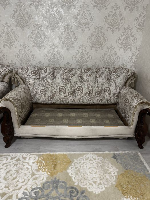 Продам диван с двумя креслами