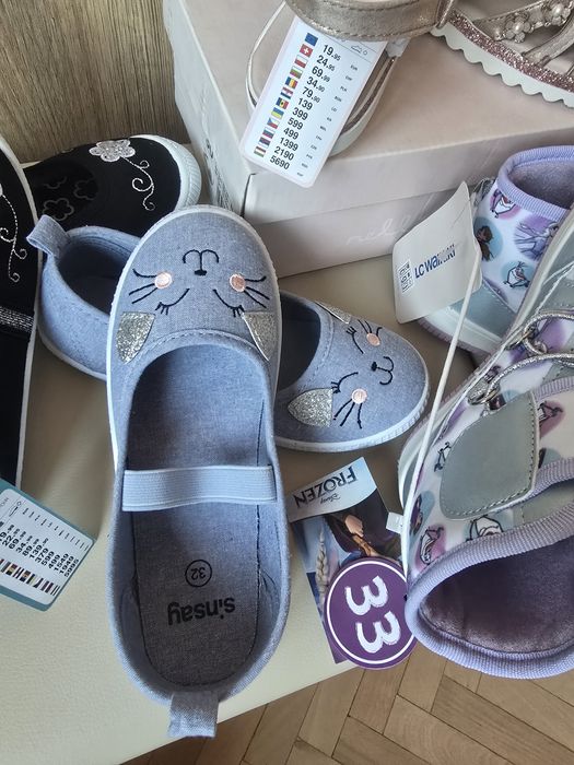 Нови боти frozen Lc Waikiki,гуменки sinsay,сандали sprandi