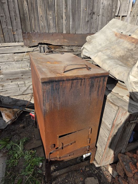 Продам коптилку на подставке.