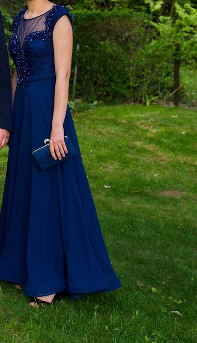 Официална рокля.