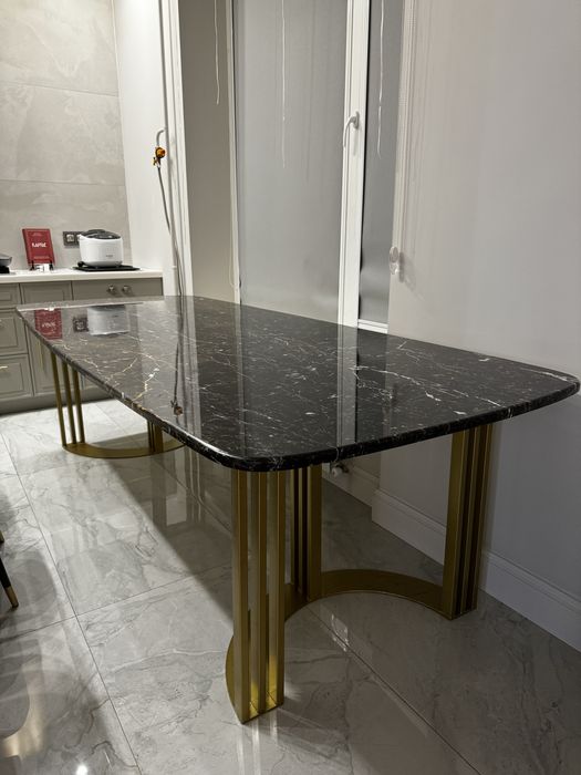 Стол из натурального камня