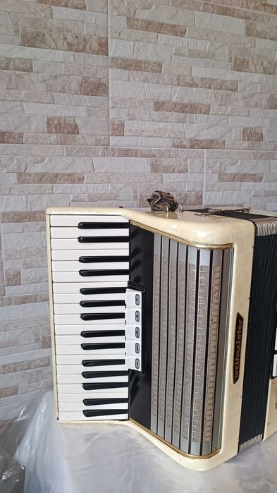 Акордеон - Weltmeister - 60 баса - Made in GDR