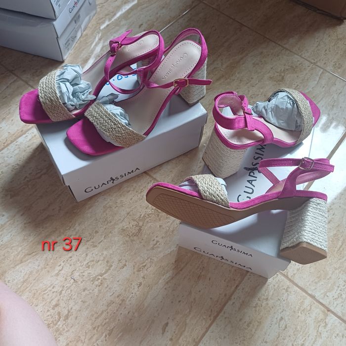 Sandale roz cu toc lejer nr 37 noi