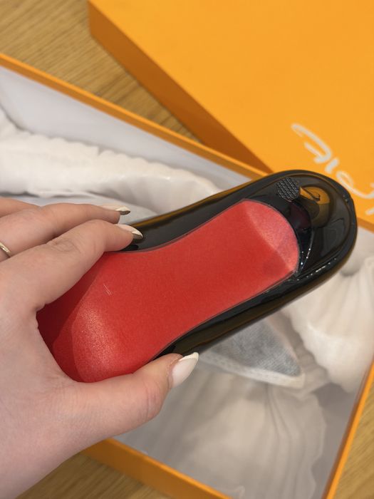 Продам новые туфли в коробке