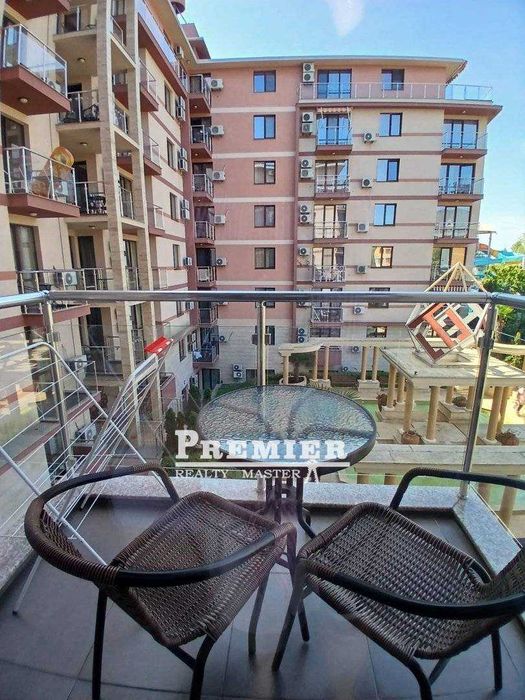 Продава се прекрасна студия в отличен целогодишен комплекс,