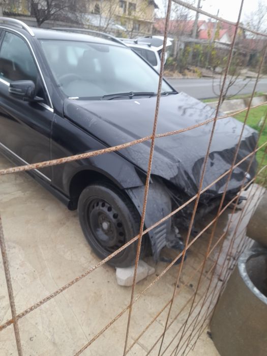 Vand Mercedes C 220 / W 204 pentru piese an 2011