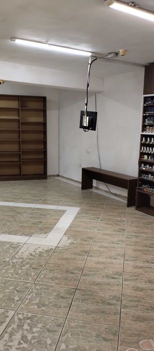 Дава се под наем Магазин в Варна, Колхозен пазар - 60 кв.м за 408 € - Снимка #1