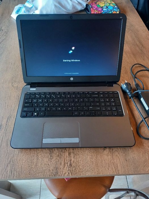 Vând laptop HP  cu încărcător