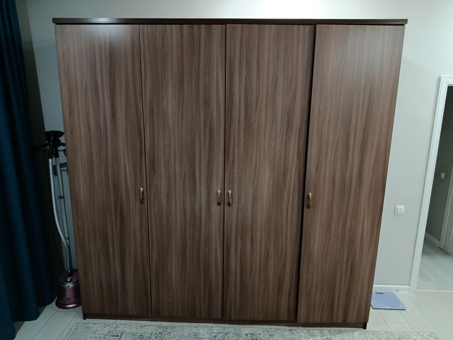 Шкаф четырех створчатый