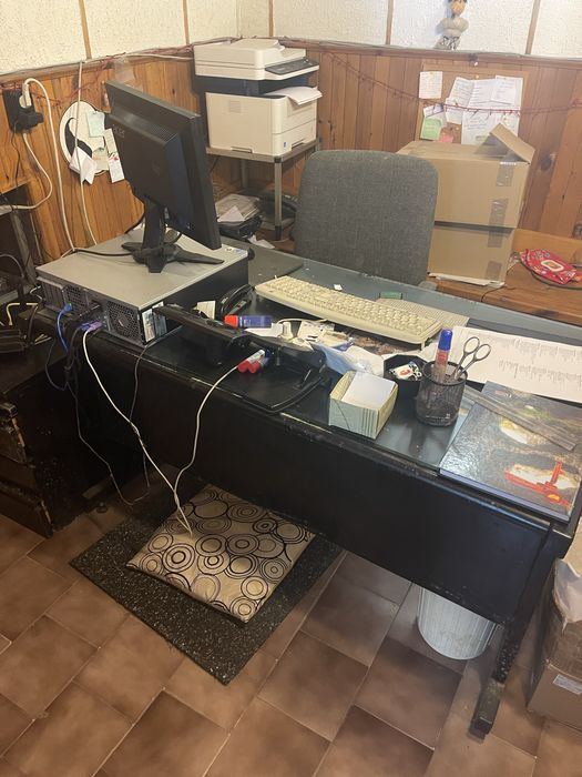 Маси и столове .